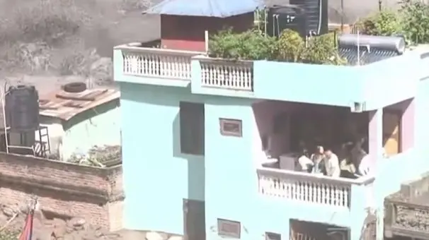 नेपाल में भीषण बाढ़ के बीच ‘मजबूत किले’ की तरह खड़ी रही हरी इमारत