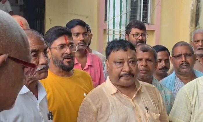 पेपरलेस रजिस्ट्री पर घमासान: लखीसराय में 15 दिनों से कातिब-स्टाम्प वेंडर हड़ताल पर